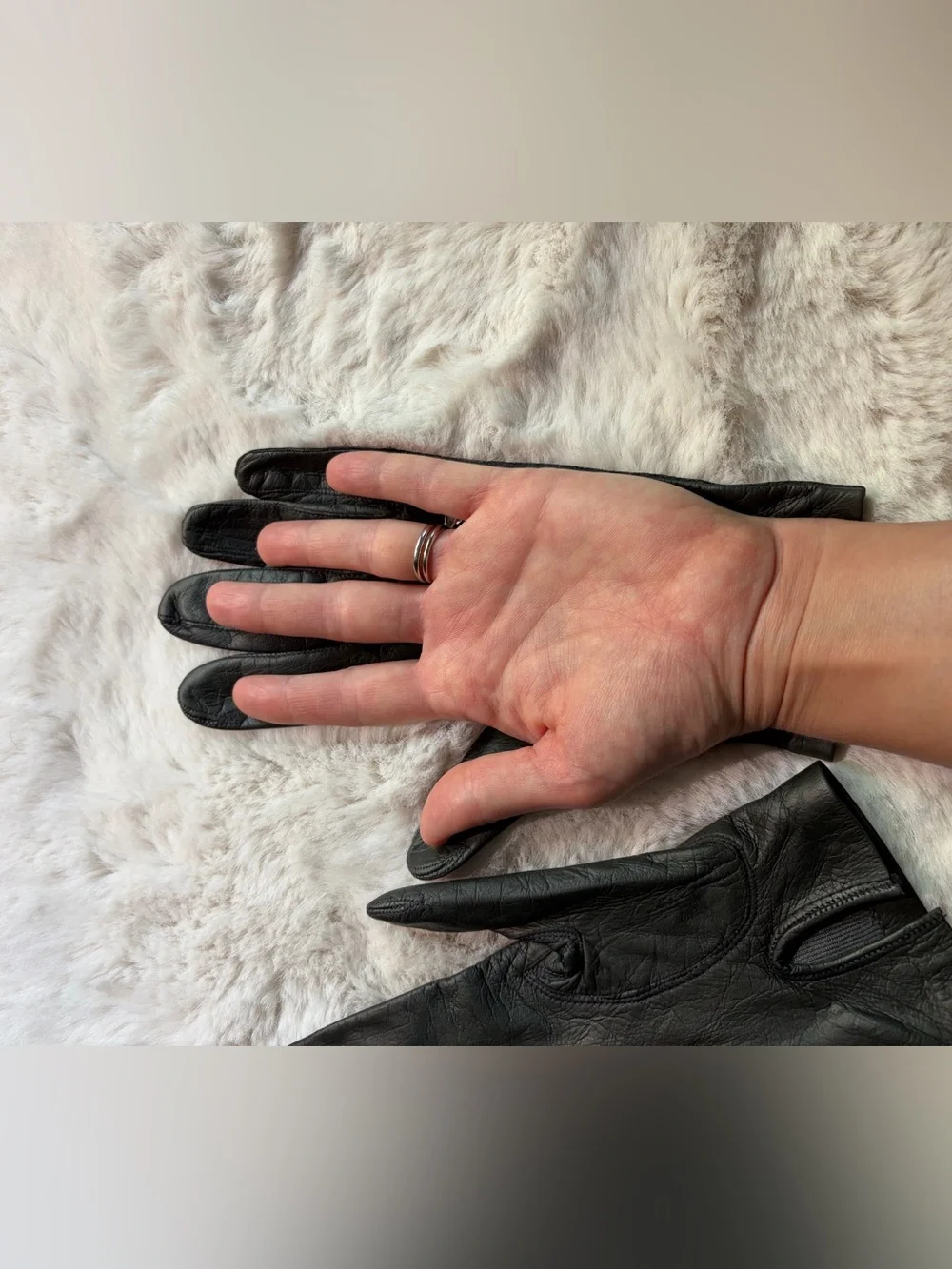 100% Kid Leather & Silk Dark Grey Gloves- Carson Pirie Scott Made in Italy